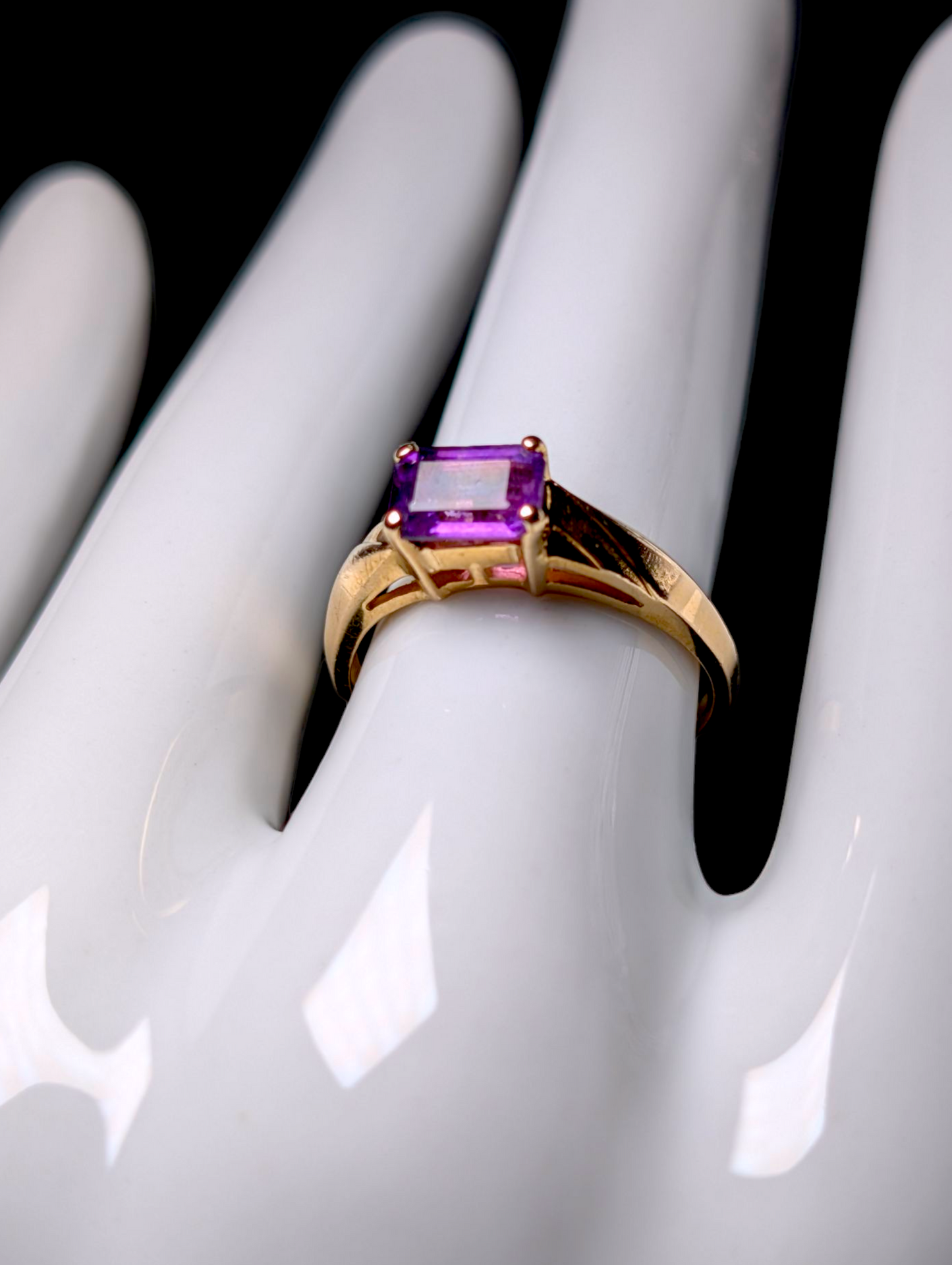 1950s-1960s Designer Skalet East West Emerald Cut Genuine Grape Purple Amethyst Solitaire 14k Solid Yellow Gold Ring