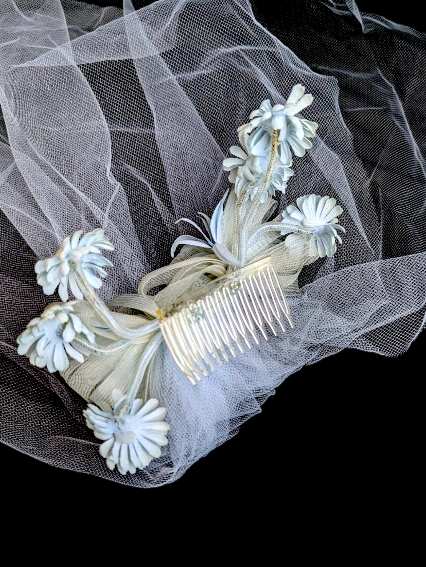 1950s - 1960s "Bubbles" Powder Blue Daisy Floral Comb Clip Headpiece with Veil