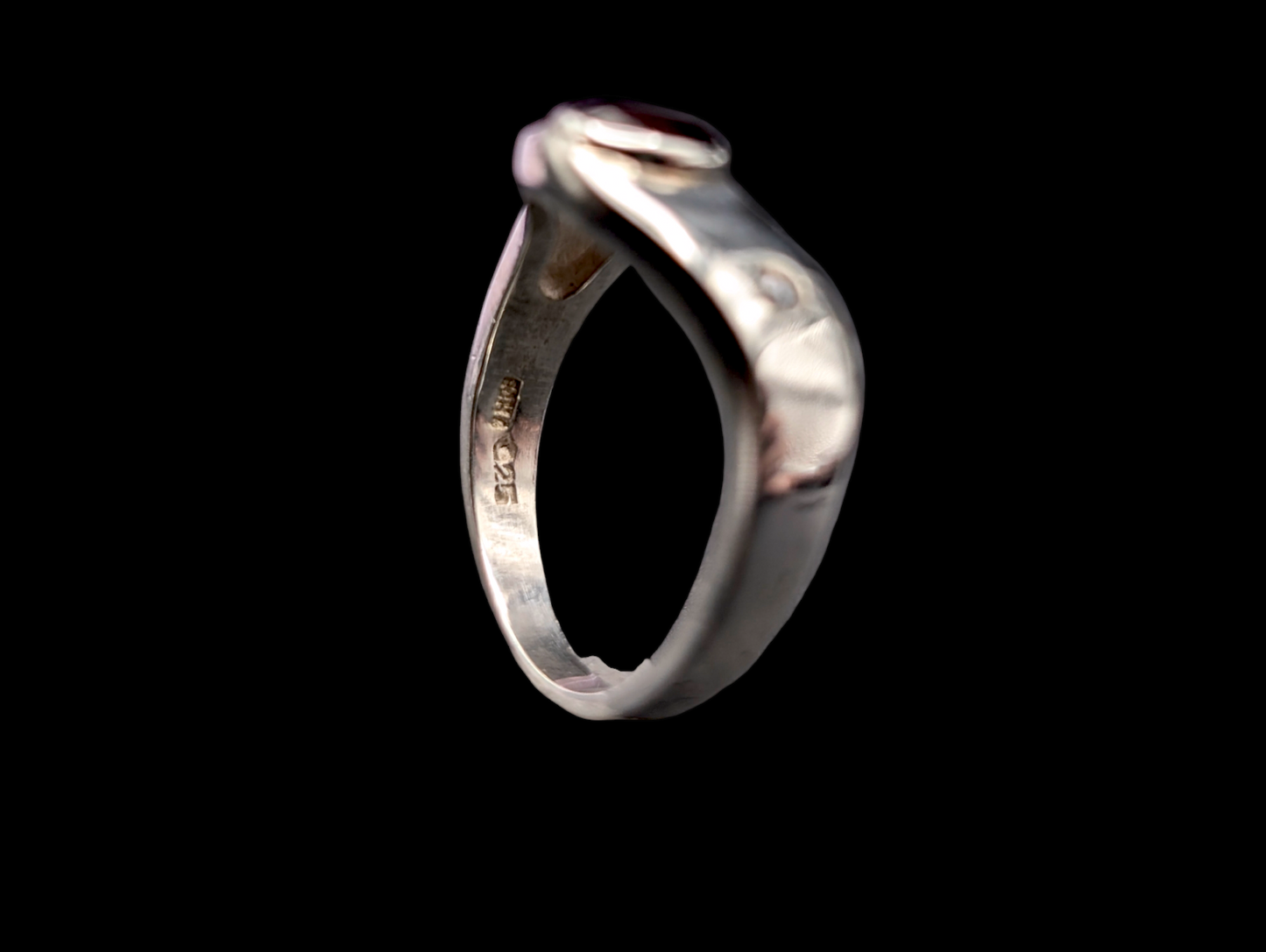 Vintage Unique Solitaire Red Garnet and Simulated Diamond Curved Wave Sterling Silver 925 Ring