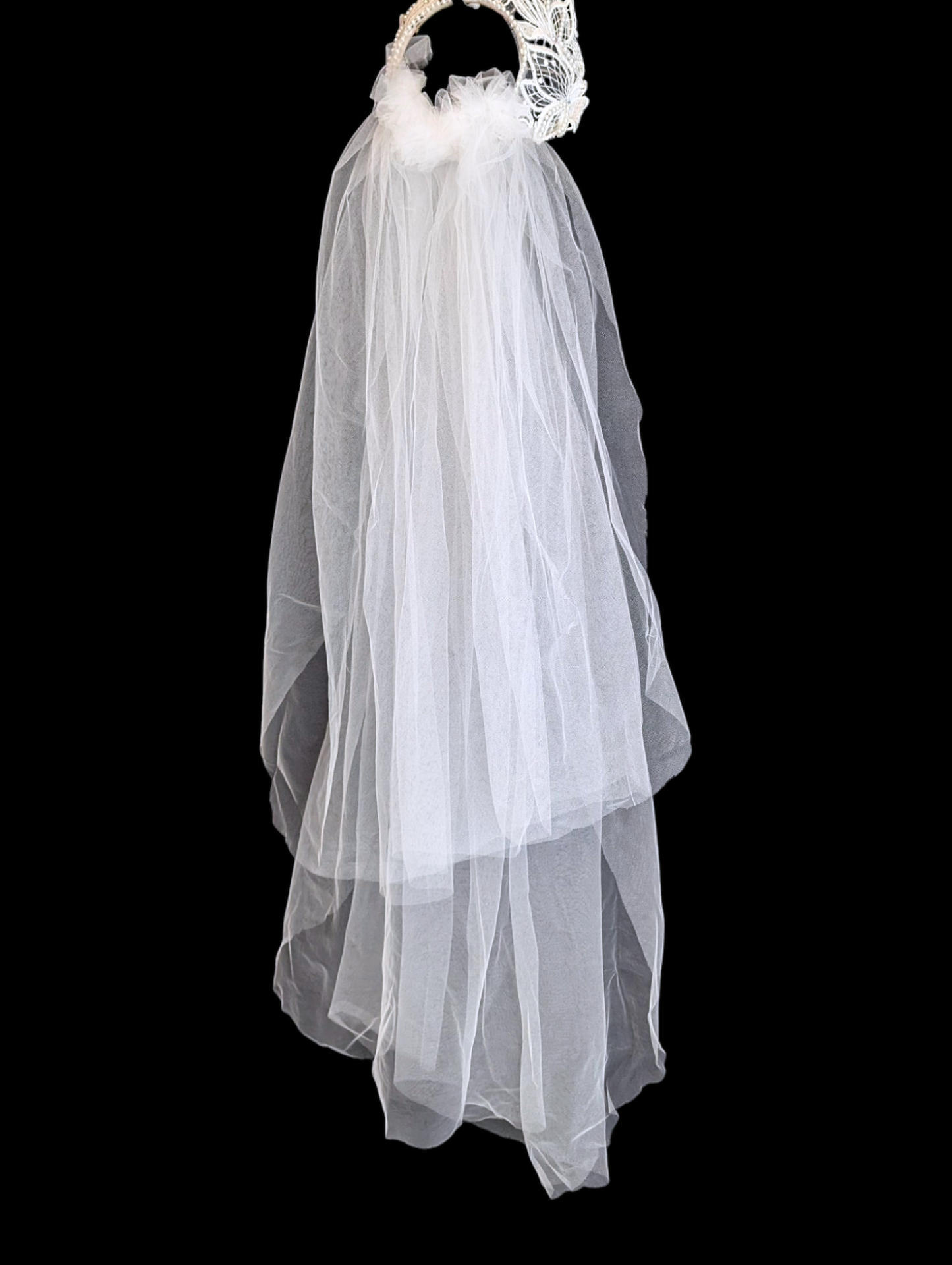 1960s - 1970s Art Nouveau White Floral Juliet Halo Headpiece and Veil