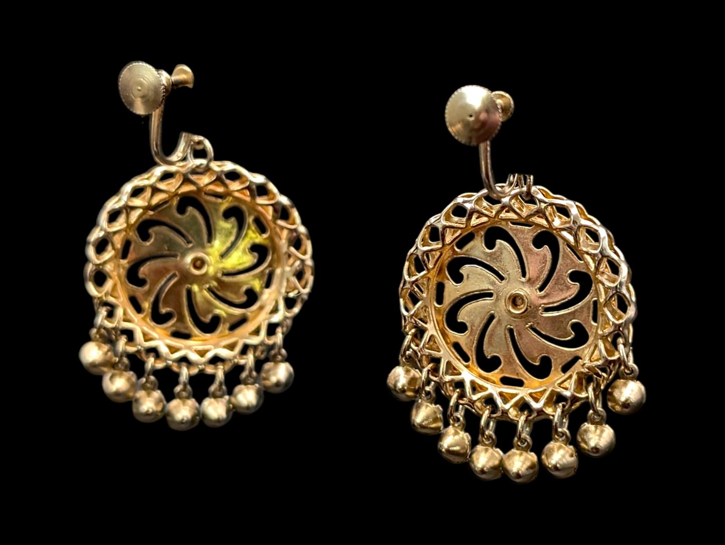 1950s - 1960s Emerald Rhinestone Medallion Dreamcatcher Earrings in Gold