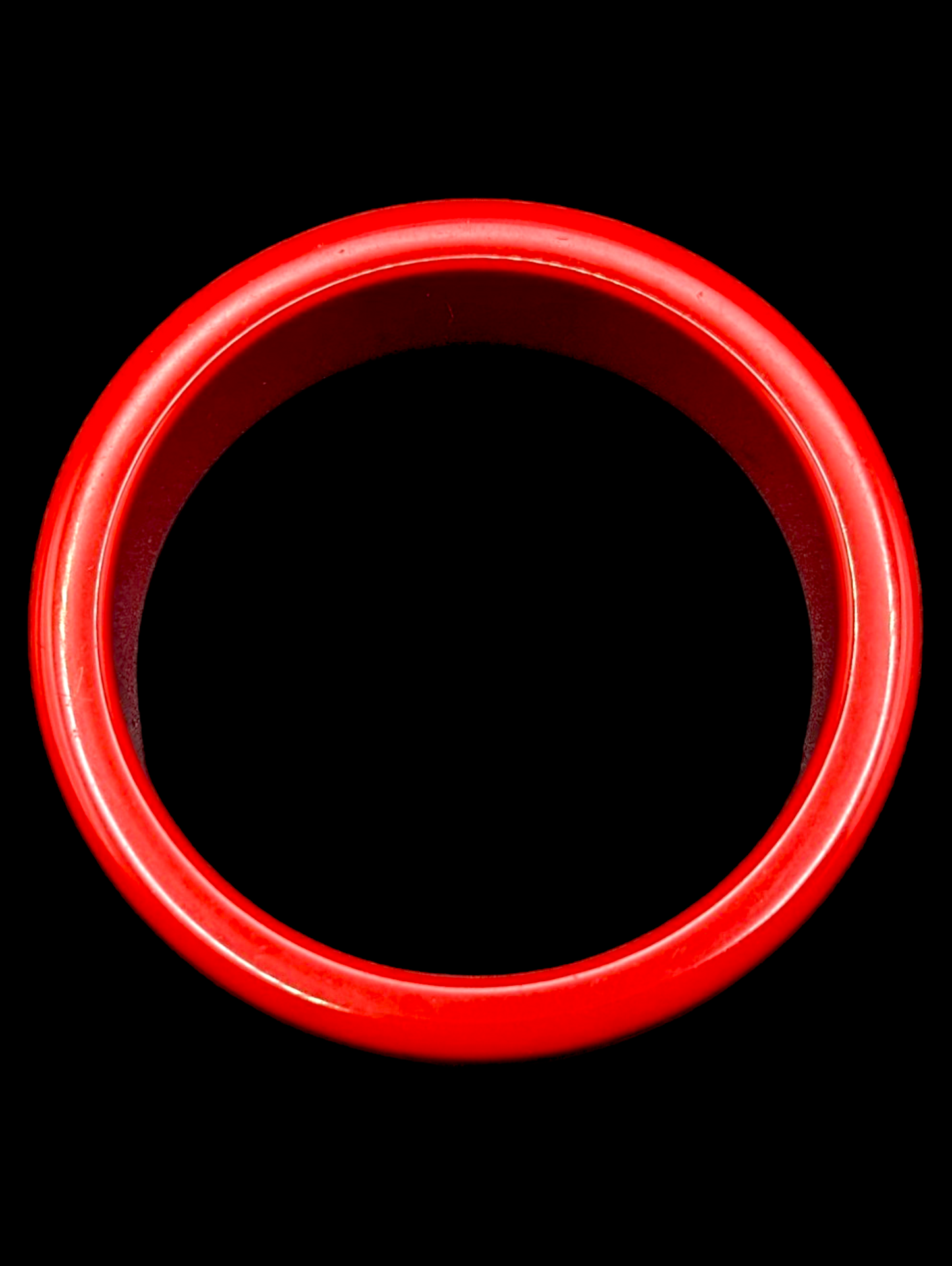 1950s-1960s Cherry Red Bakelite Bangle Bracelet with Mod White Carved Pattern