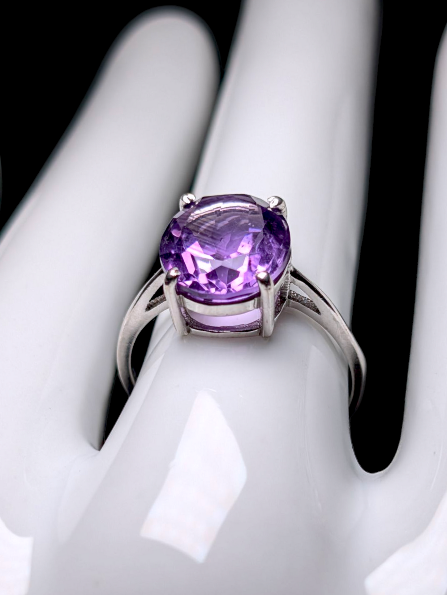 Vintage Oval Cut Genuine Purple Amethyst Solitaire Sterling Silver Ring