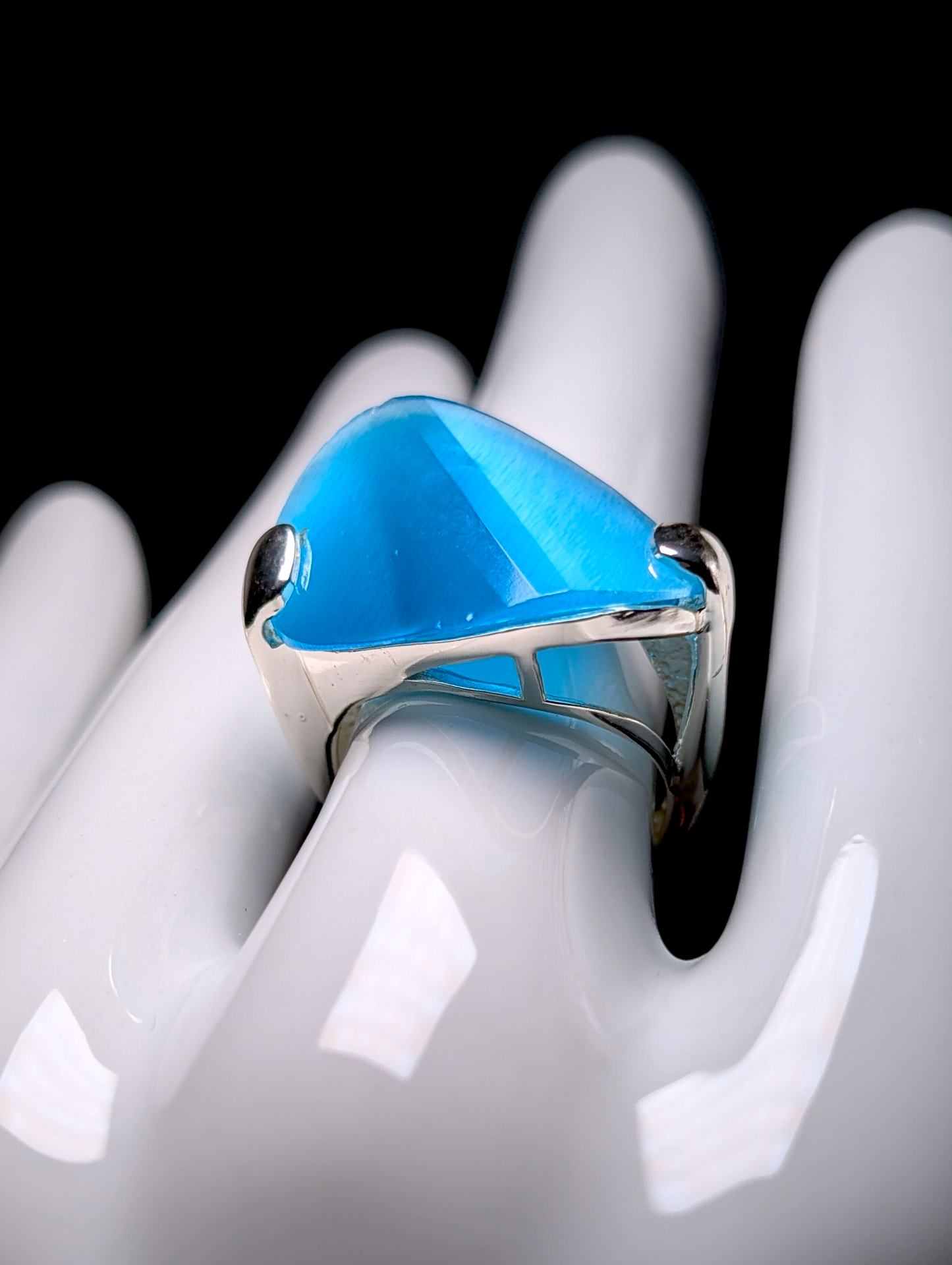 Vintage Designer Faceted Ocean Blue Crystal Sterling Silver Ring