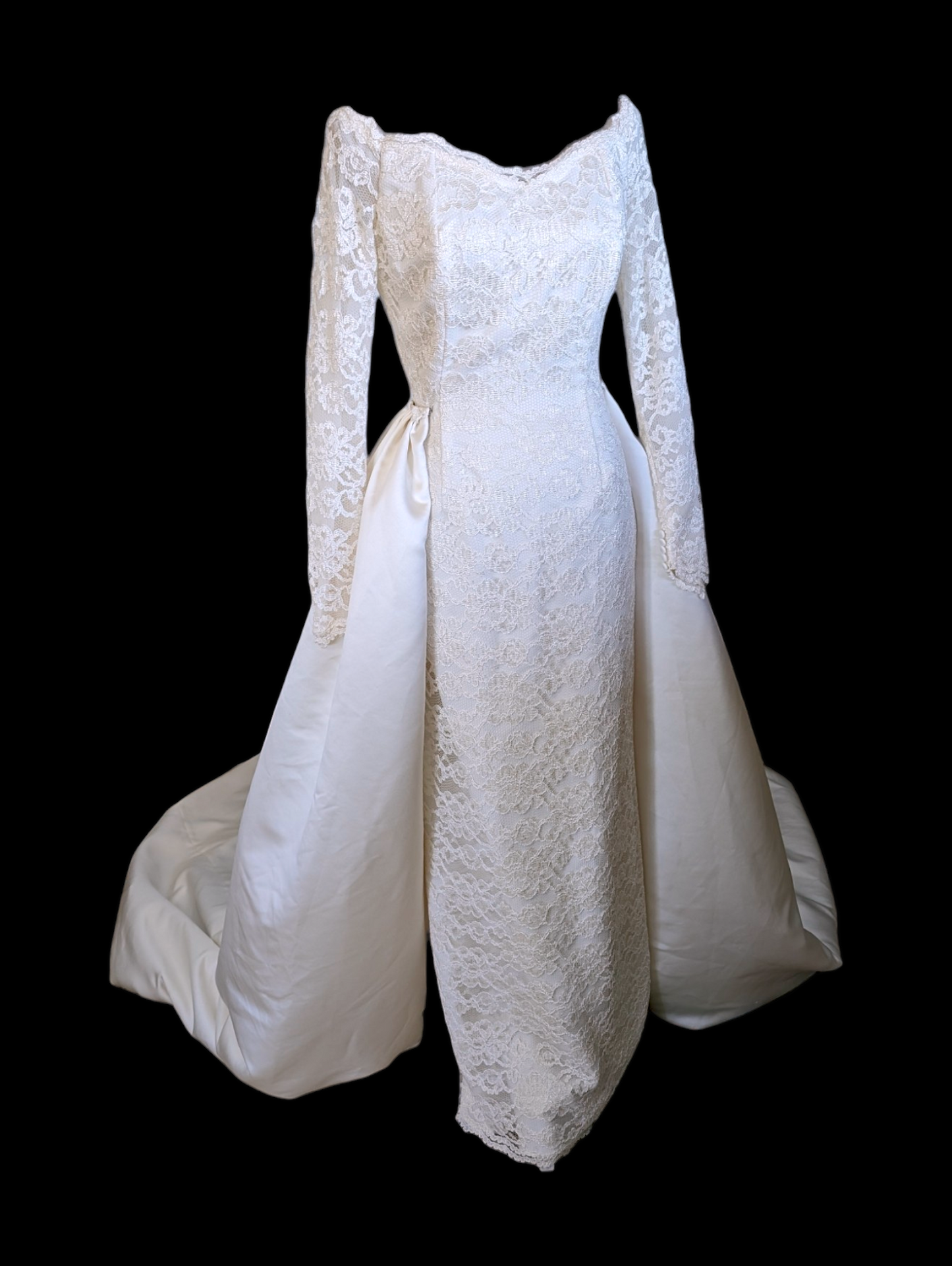 1990s Stunning Off the Shoulder Long Sleeve Lace Wedding Dress with Detachable Train