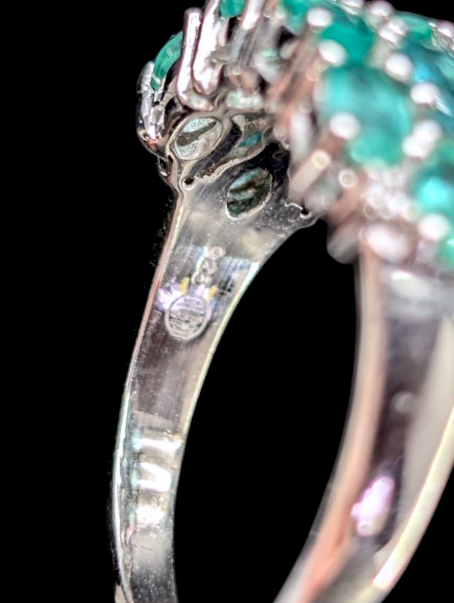 Vintage 2.4 Carat Genuine Earth Mined Emerald Oval Cut Cluster Ring 925 Sterling Silver Ring