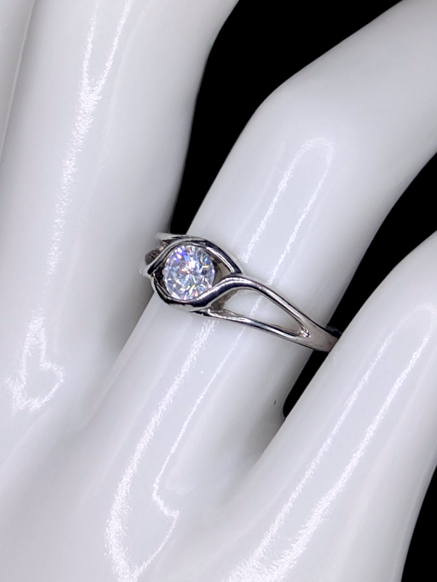 Vintage Inspired Round Brilliant Cut Simulated Diamond Solitaire Silver Toned Crossover Vacation Ring