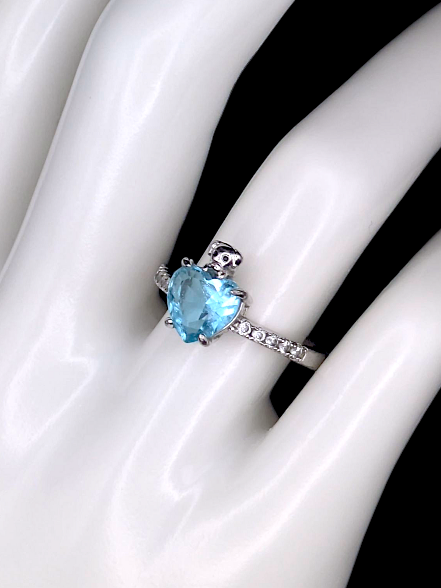 Vintage Heart Cut Simulated Blue Topaz Solitaire with Cute Puppy Mount Silver Toned Memorial Ring