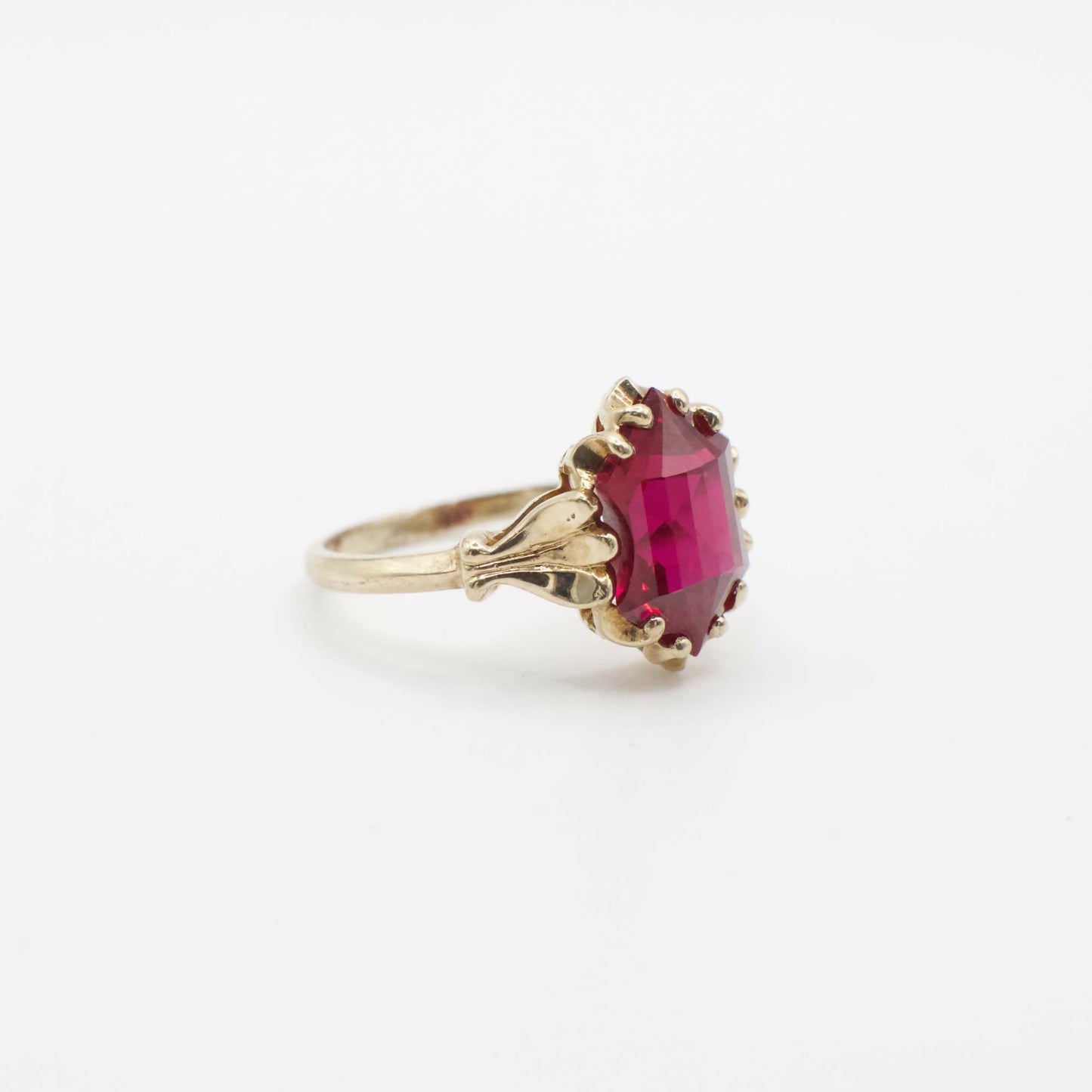 Vintage Genuine Pink Sapphire Ring In 10K Yellow Gold