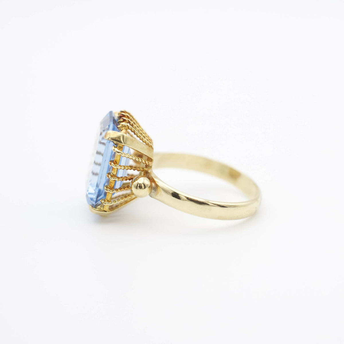 Vintage Blue Spinel Cocktail Ring In Solid 18K Yellow Gold