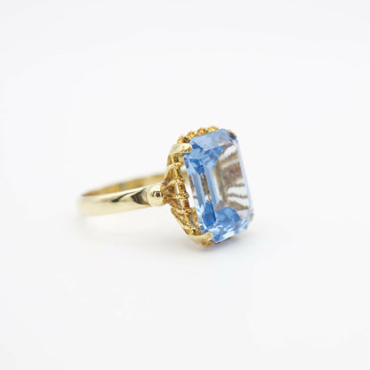 Vintage Blue Spinel Cocktail Ring In Solid 18K Yellow Gold