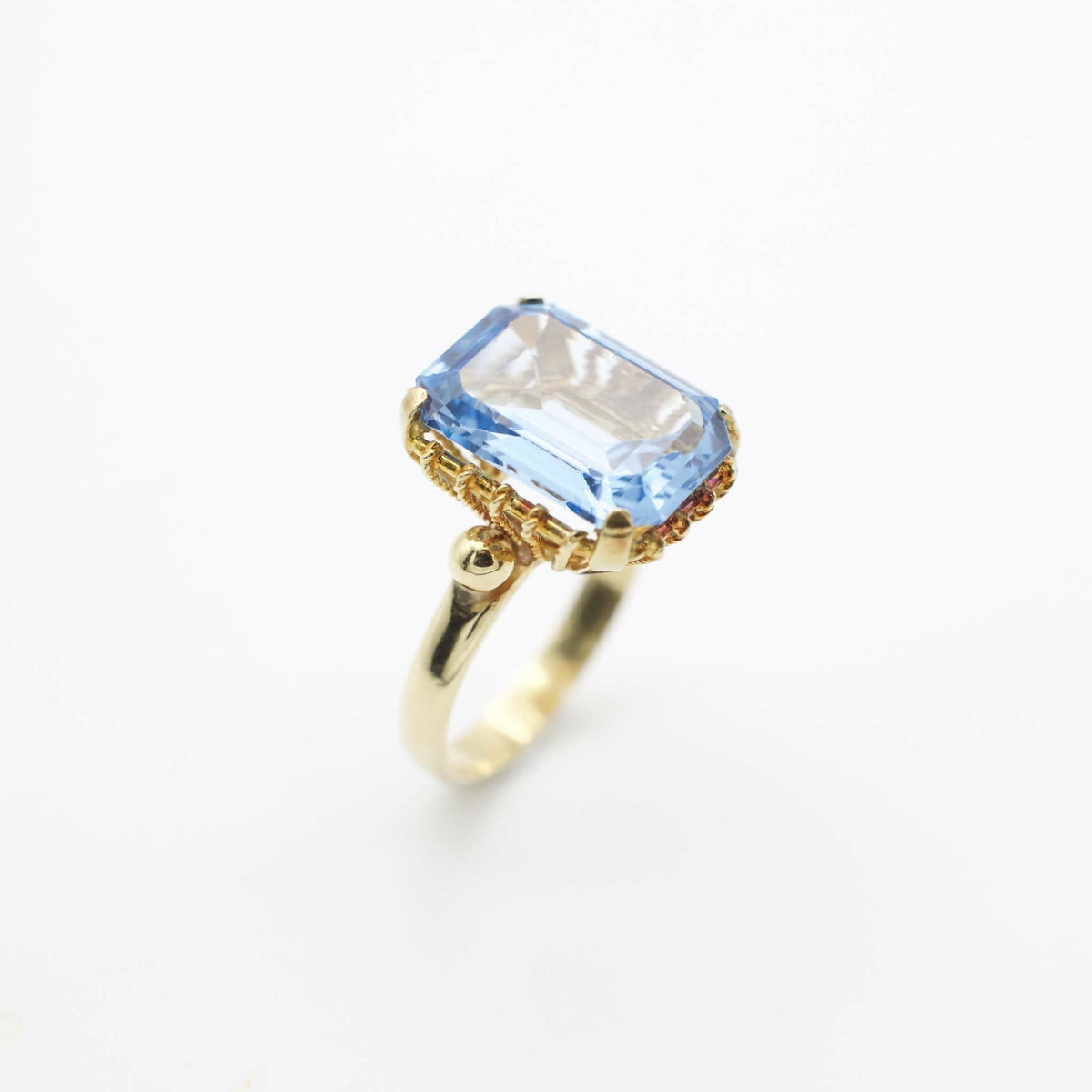 Vintage Blue Spinel Cocktail Ring In Solid 18K Yellow Gold
