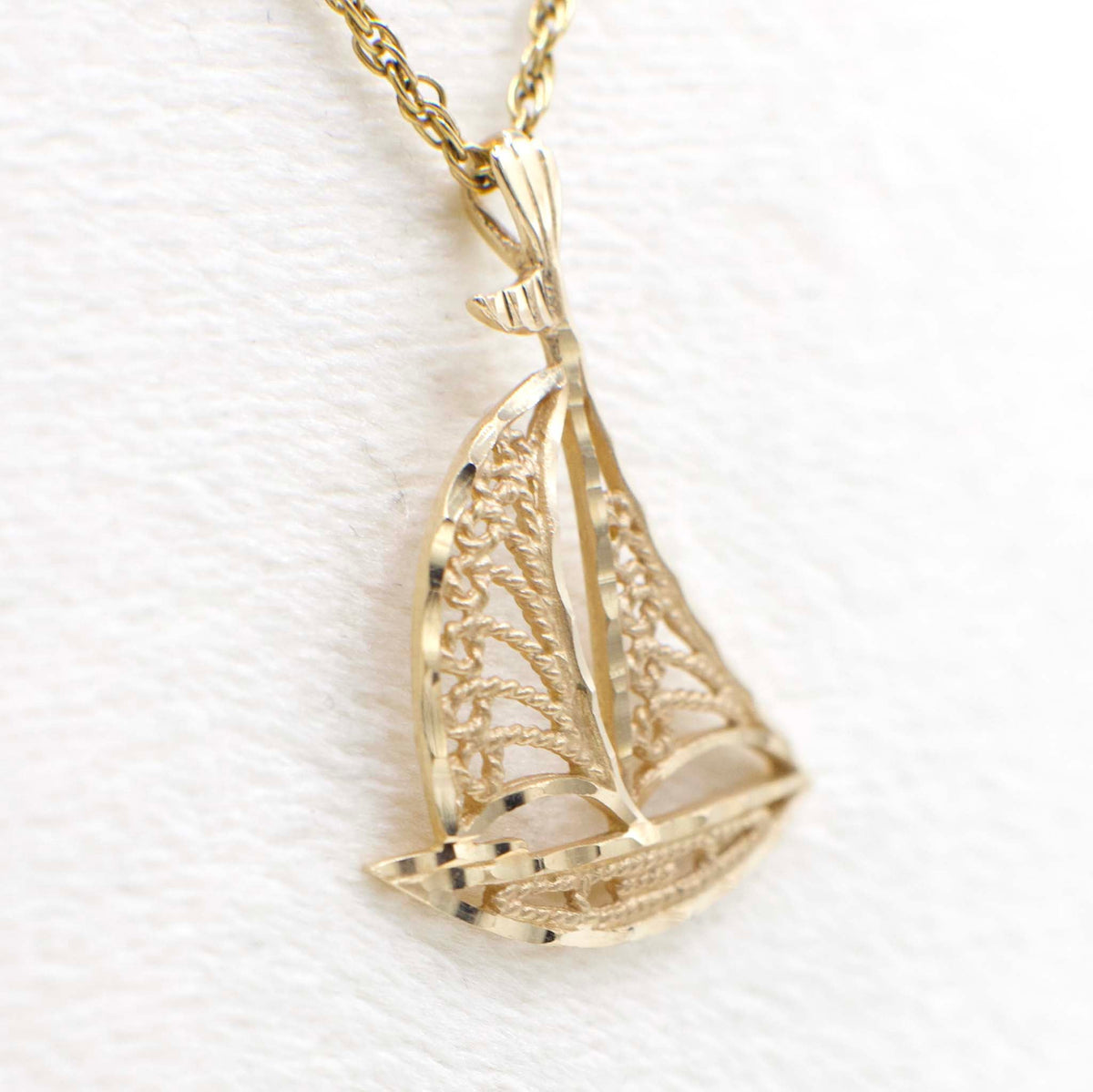 Vintage 14K Solid Yellow Gold Filigree Sailboat Pendant