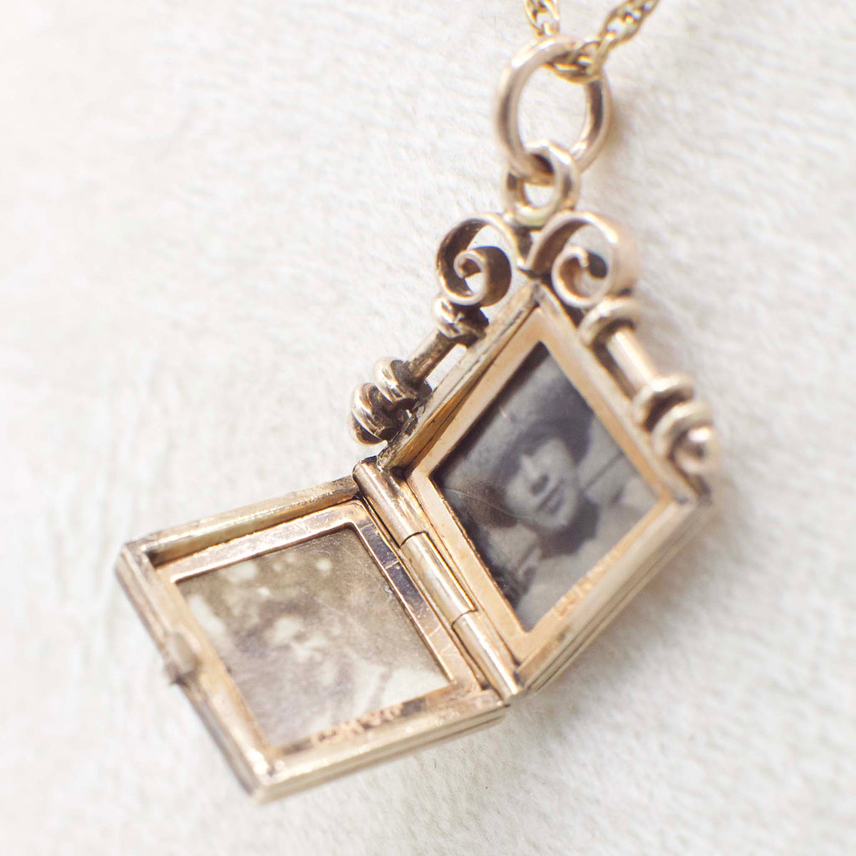 Antique Wightman & Hough Co. Circa 1890 Victorian 12K Gold Filled Album Locket