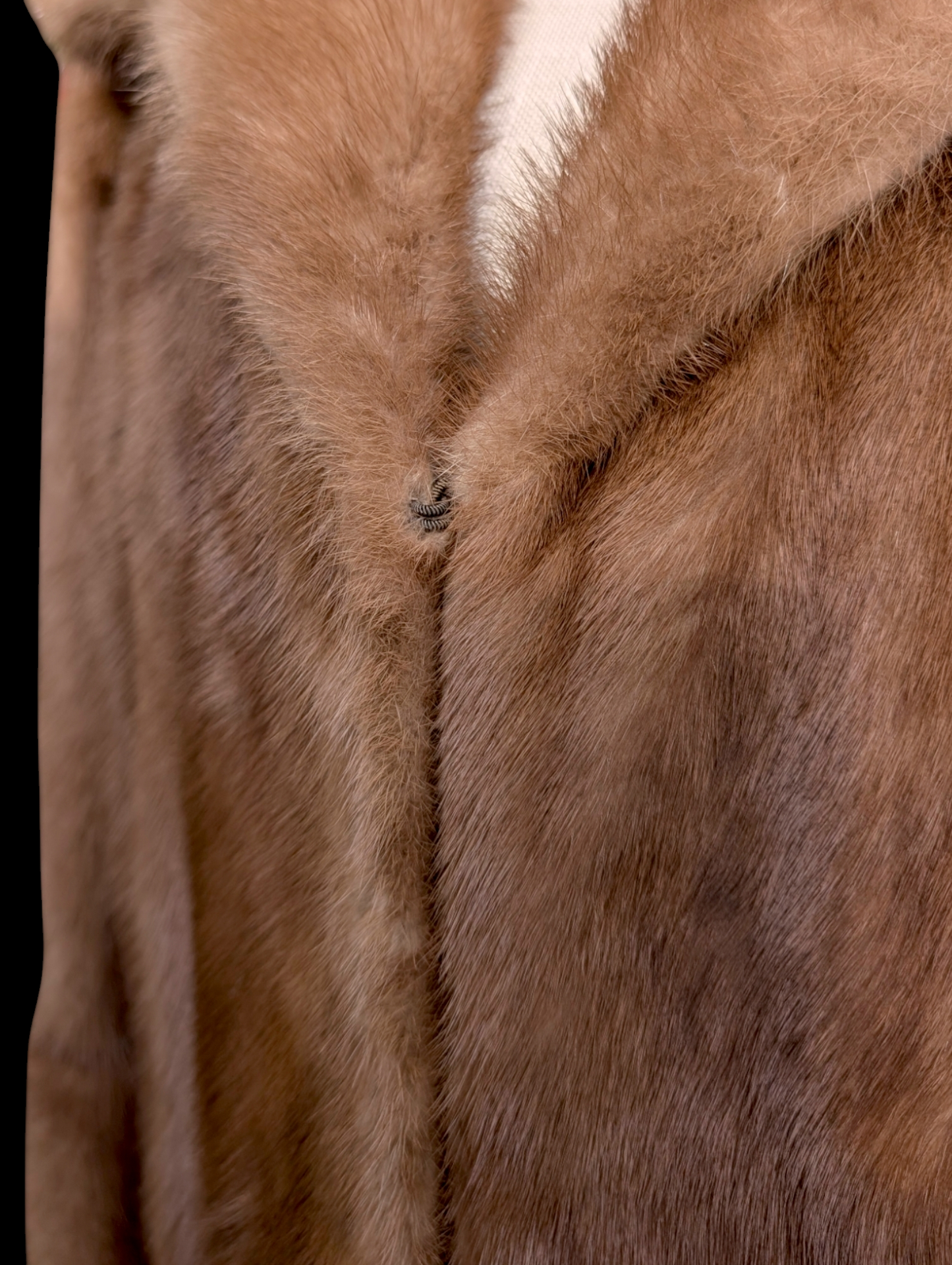 1950s-1970s Schiaparelli Designer Golden Mink Fur Coat with Oversized Collar and Cuffed Sleeves