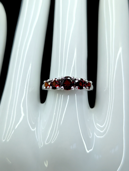 Vintage Graduating Genuine Red Garnet Sterling Silver Band 925 Ring