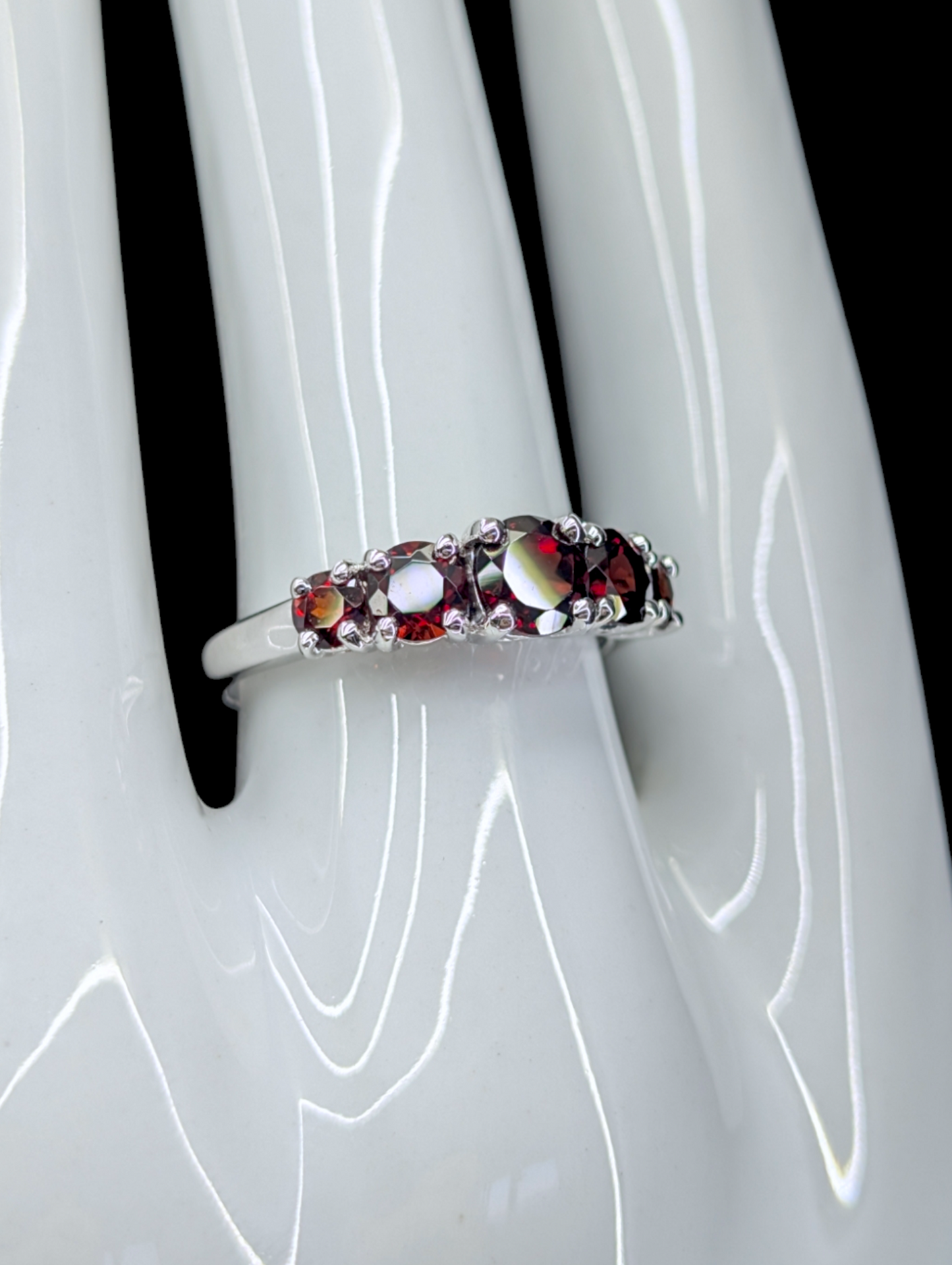 Vintage Graduating Genuine Red Garnet Sterling Silver Band 925 Ring