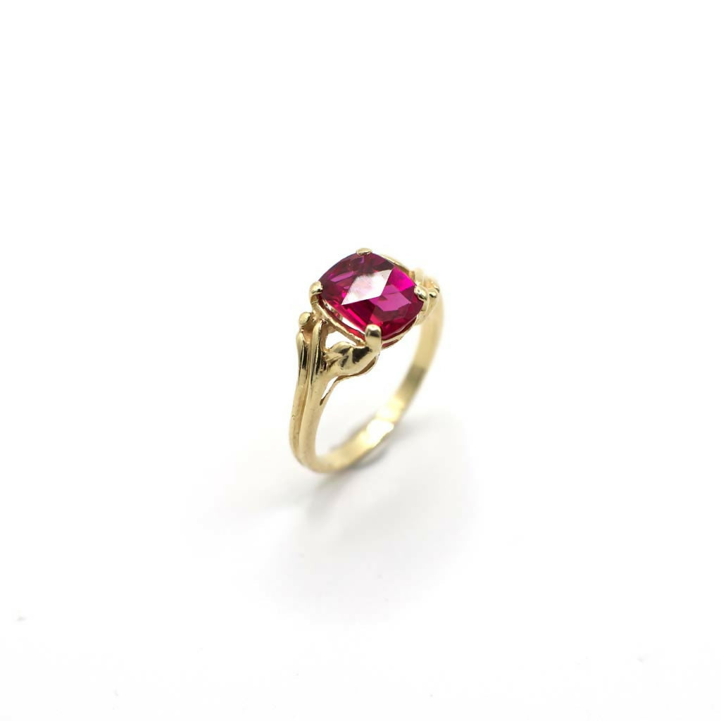 Vintage Genuine Pink Sapphire Ring In 14K Yellow Gold