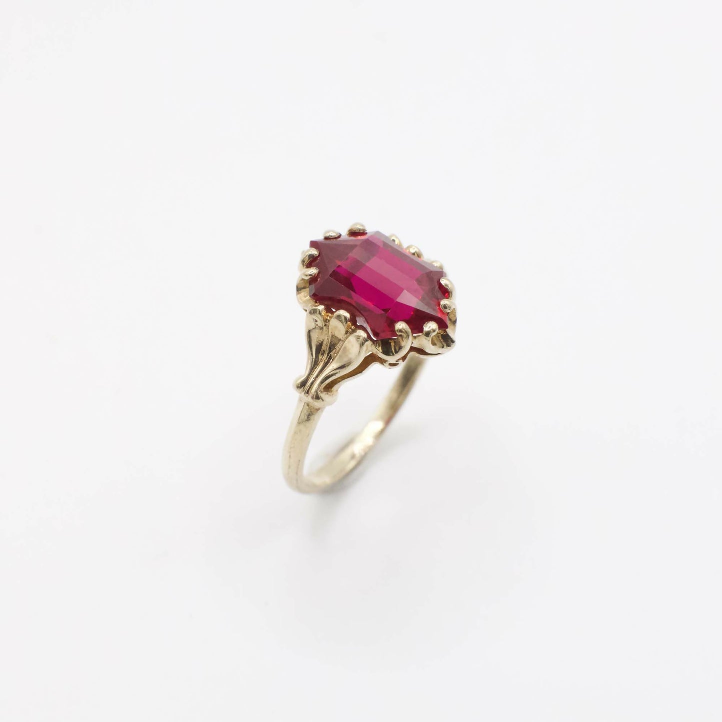 Vintage Genuine Pink Sapphire Ring In 10K Yellow Gold