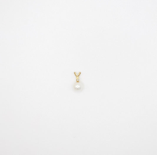 Vintage 14K Yellow Gold White Pearl and Genuine Diamond Charm