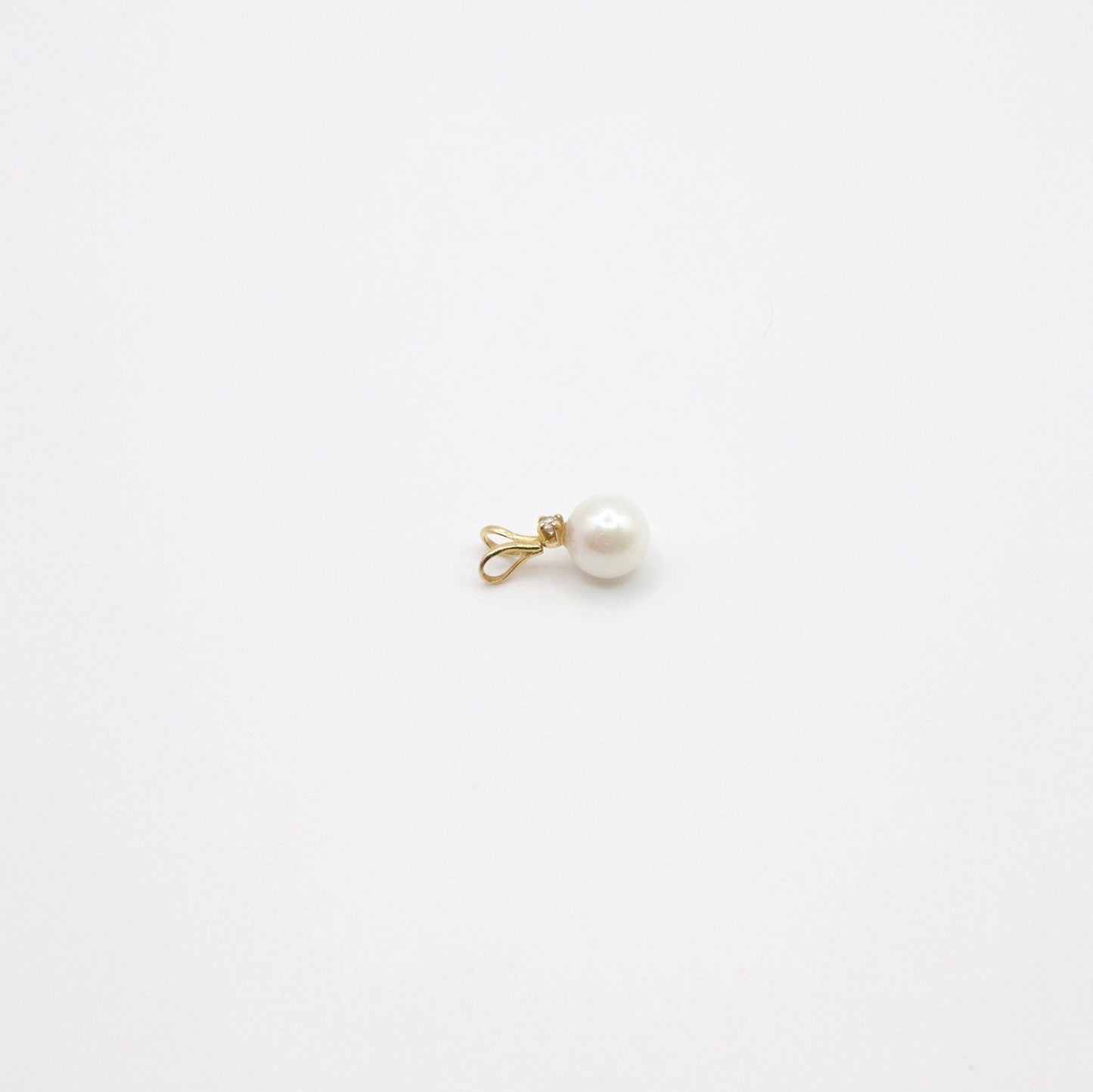 Vintage 14K Yellow Gold White Pearl and Genuine Diamond Charm