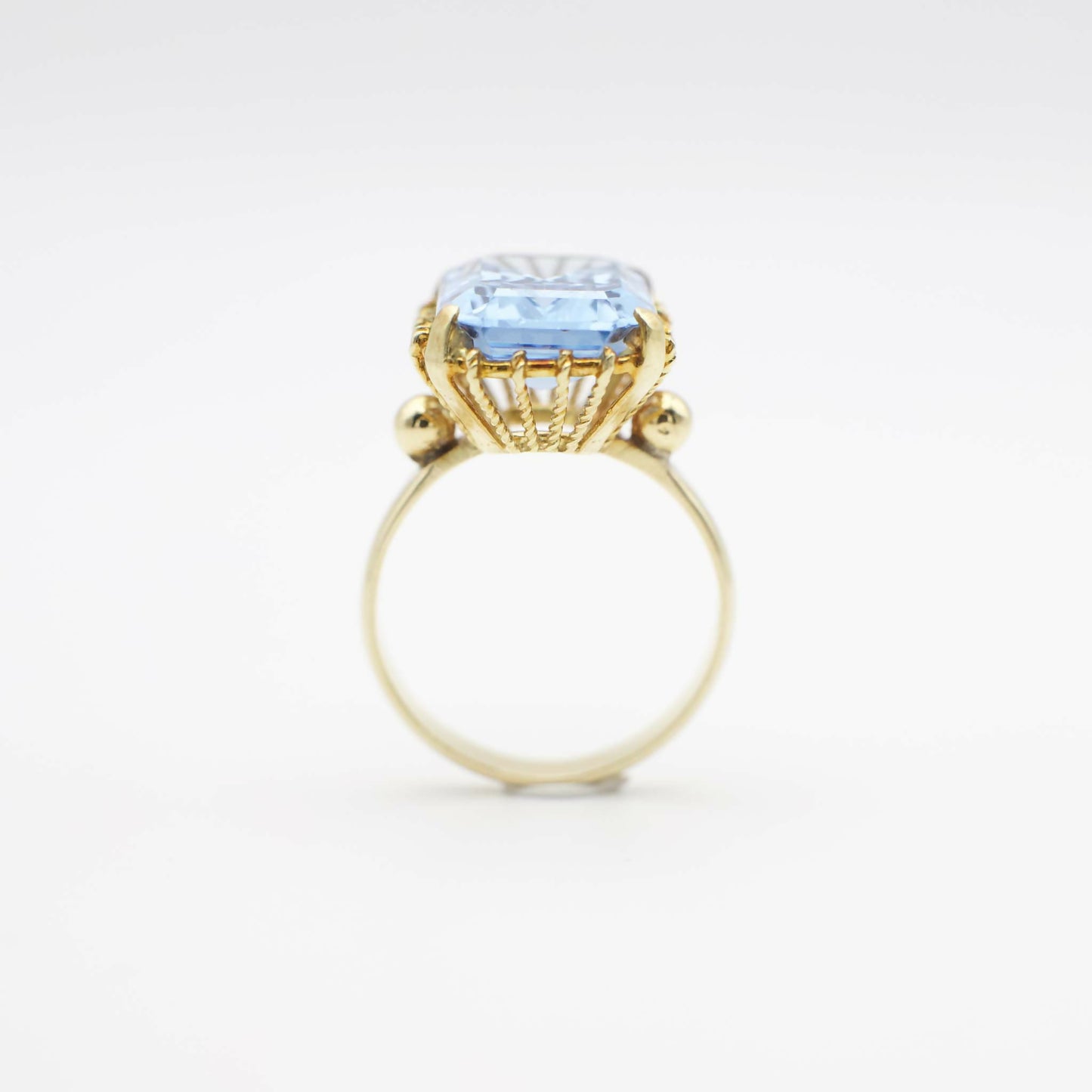 Vintage Blue Spinel Cocktail Ring In Solid 18K Yellow Gold
