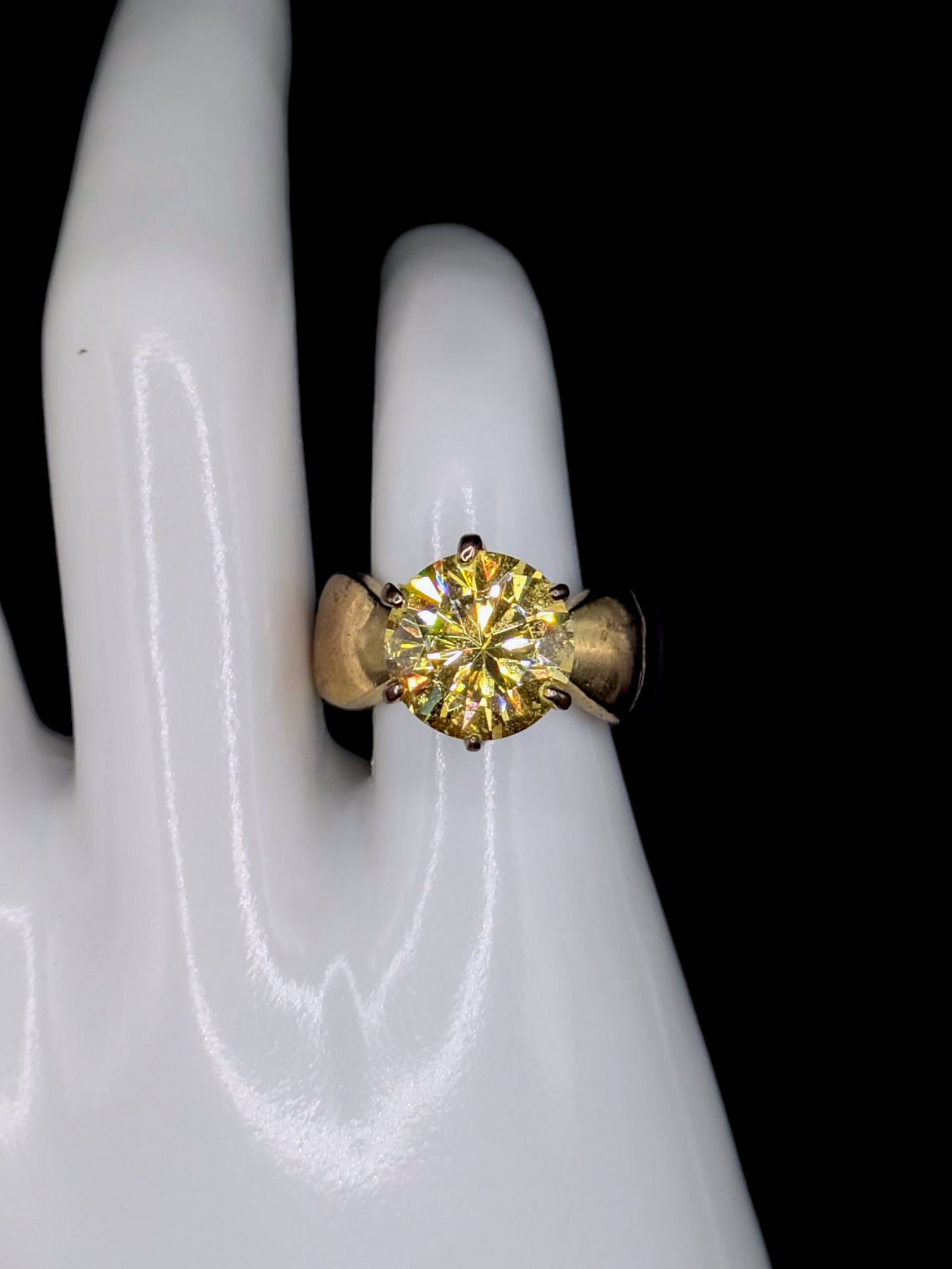 Vintage Round Brilliant Cut Simulated Yellow Diamond Solitaire Gold Toned Statement Ring