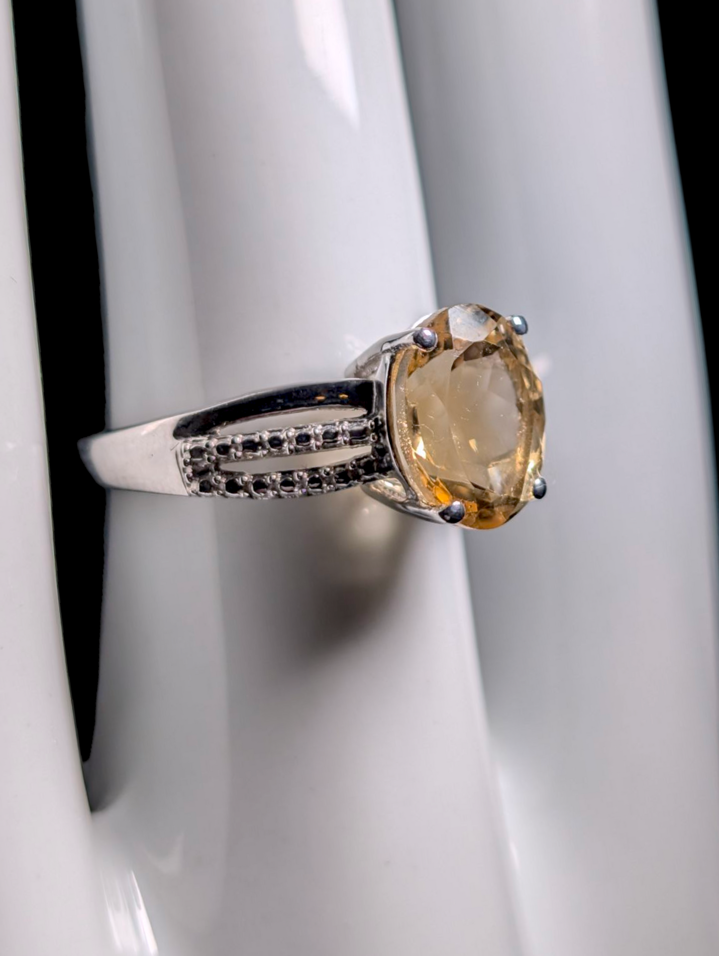 Vintage Dazzling Oval Cut Genuine Soft Golden Citrine Solitaire Split Shank Sterling Silver Ring