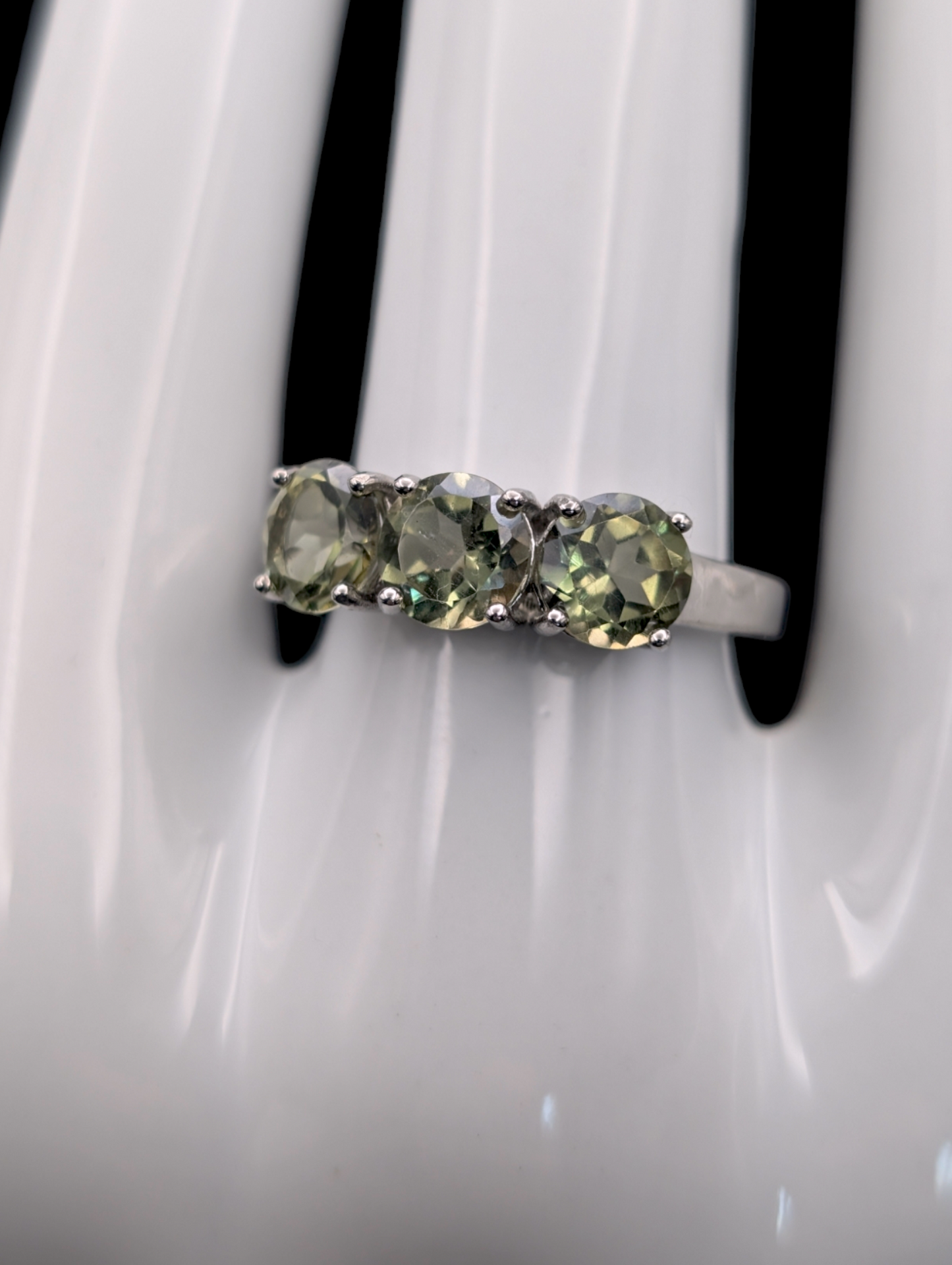 Vintage 2.5 Carats Bicolor Green Yellow Genuine Sapphire Three Stone Sterling Silver Ring