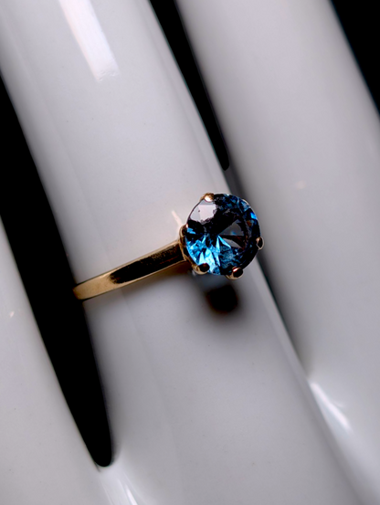 Vintage Designer David Sarkin Brilliant Round Cut Genuine Blue Spinel Solitaire 10k Solid Yellow Gold Ring