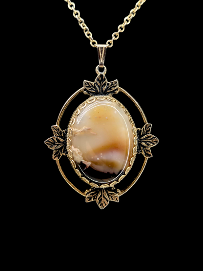 Vintage Large Creamcicle Genuine Agate Gold Toned Necklace