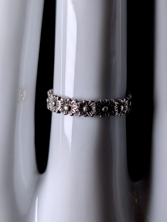 Vintage Dainty Daisy Flower Sterling Silver Band Stackable Ring