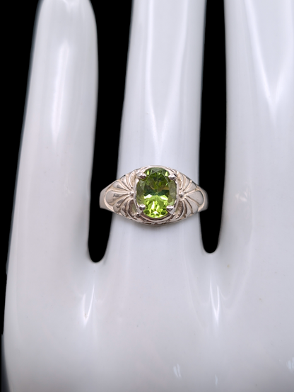 Vintage Genuine Peridot Solitaire Kabana Sterling Silver Ring