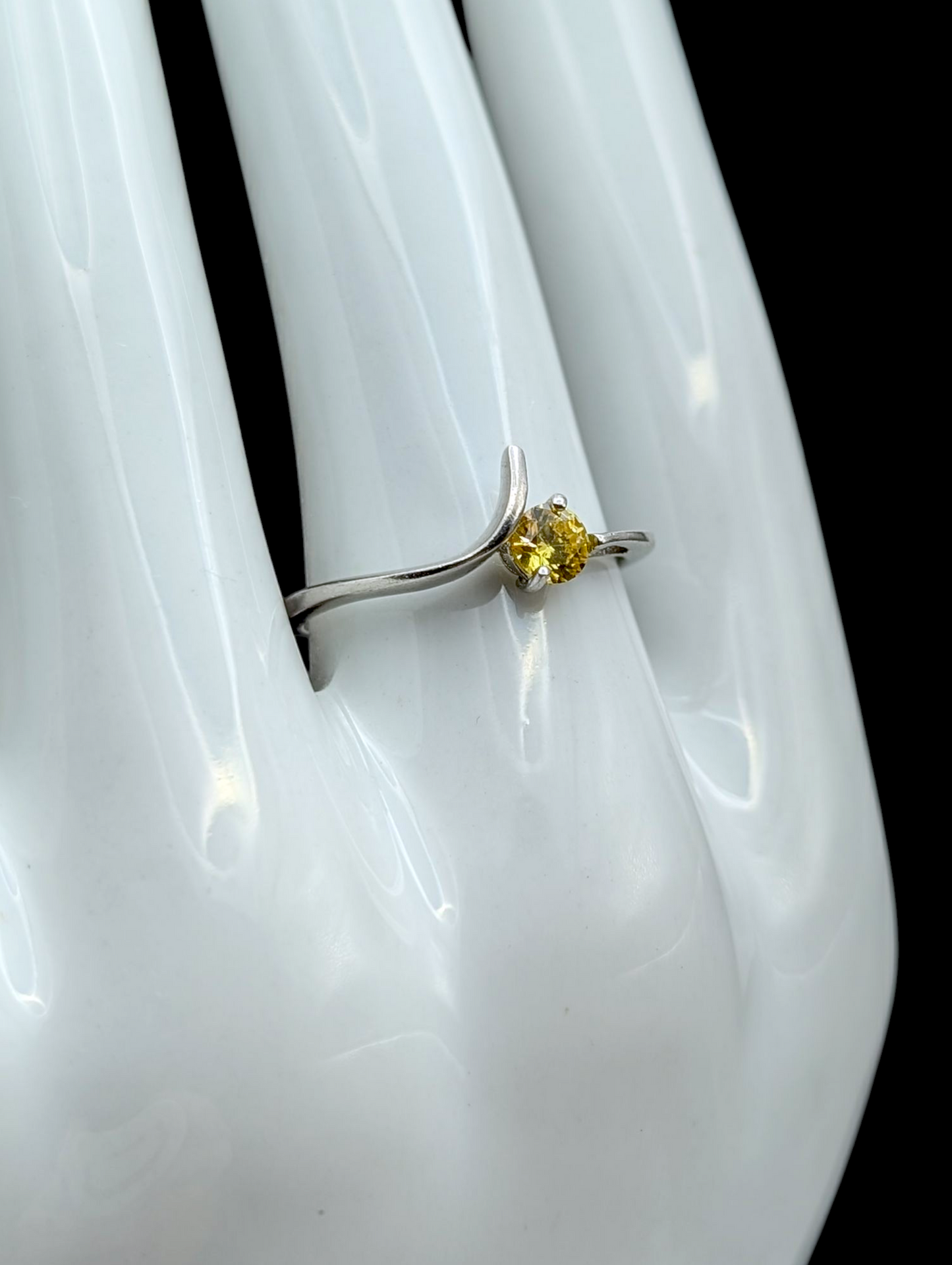 Vintage Round Cut Solitaire Genuine Yellow Tourmaline Sterling Silver Ring