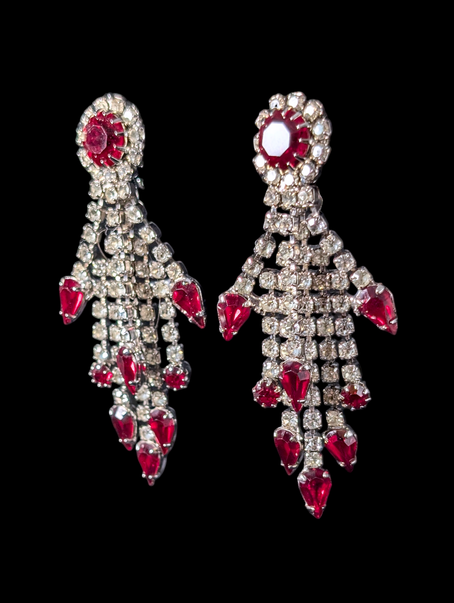 1950s - 1960s Elegant Clear and Red Rhinestone Chandelier Necklace and Earrings Parure Statement Set