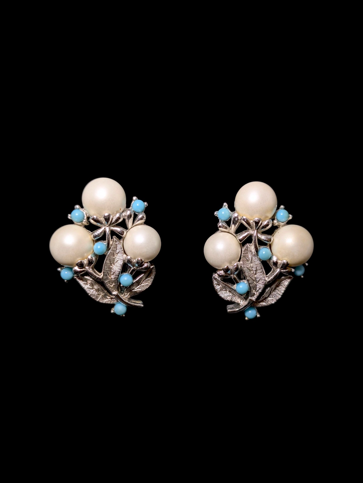 1960s Vintage Sarah Coventry Alaskan Summer Silver Toned Pearl and Turquoise Blue Beaded Wreath Brooch and Matching Earrings Set