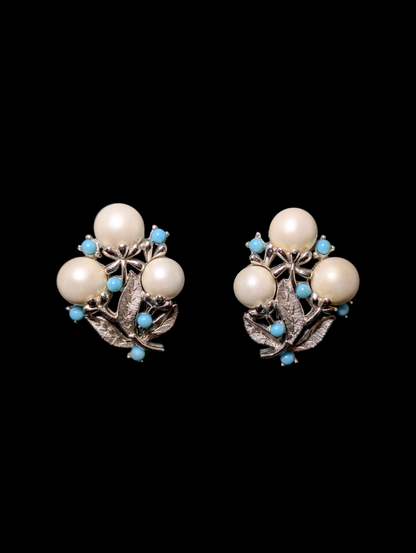 1960s Vintage Sarah Coventry Alaskan Summer Silver Toned Pearl and Turquoise Blue Beaded Wreath Brooch and Matching Earrings Set