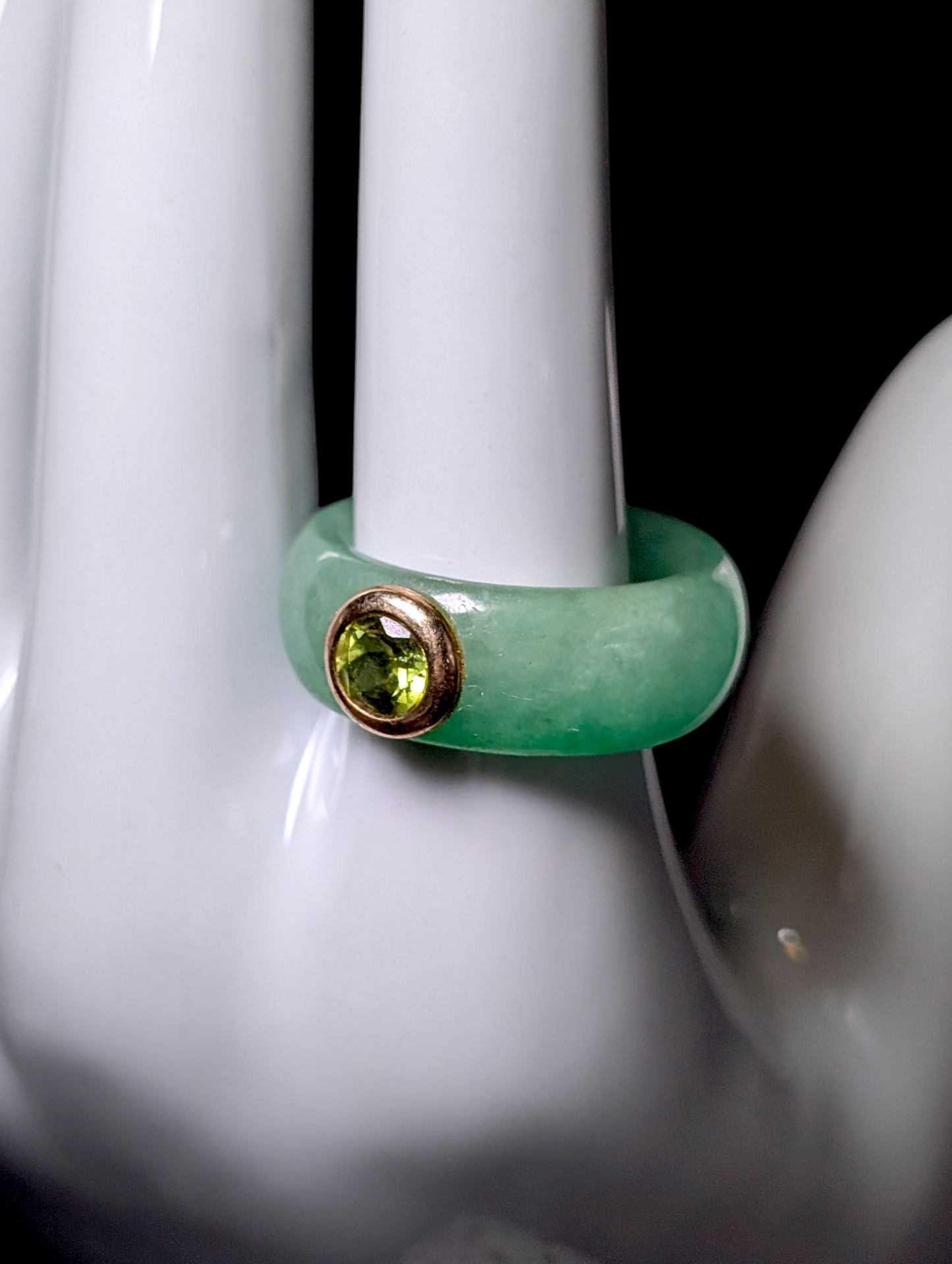 Vintage 14K Yellow Gold Bezel Set Round Cut Genuine Peridot Solitaire and Jade Band Ring