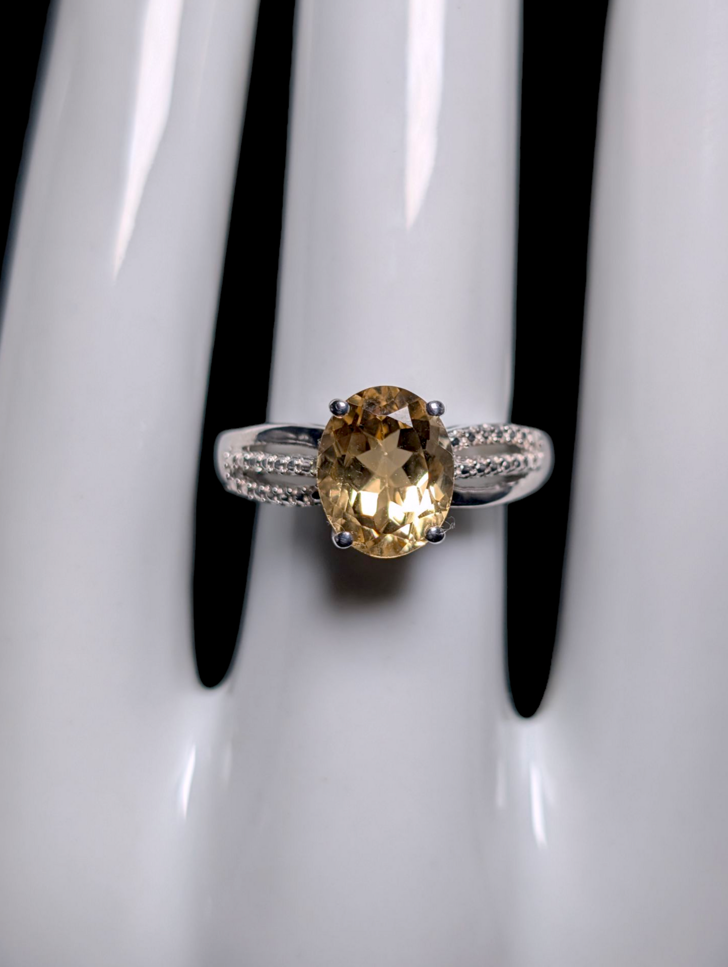 Vintage Dazzling Oval Cut Genuine Soft Golden Citrine Solitaire Split Shank Sterling Silver Ring