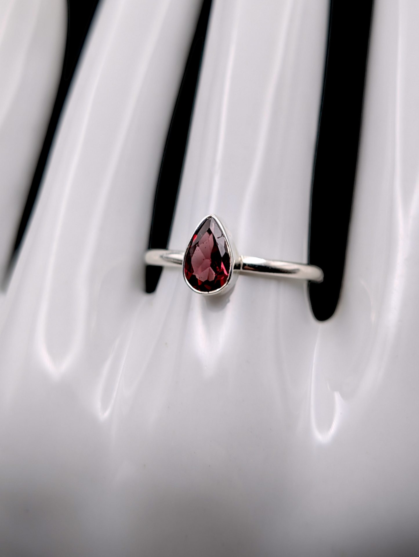 Vintage Dainty Simple Teardrop Solitaire Genuine Garnet 925 Sterling Silver Ring