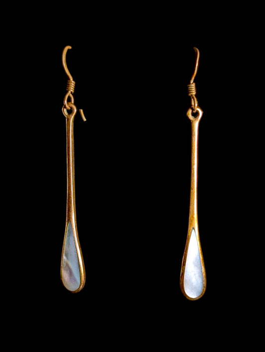 Vintage Tear Droplet Genuine Mother of Pearl Dangle 10k Gold Earrings