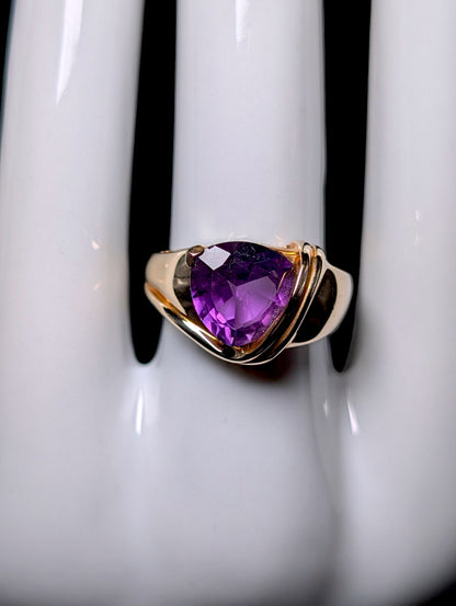 Vintage Caspian International Large Cushion Trillion Solitaire Genuine Amethyst 10k Yellow Gold Ring