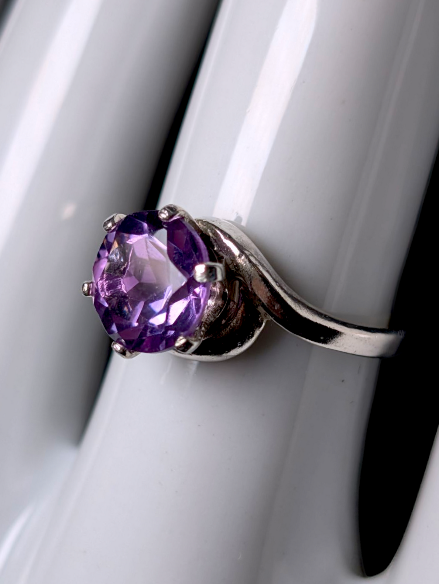 Vintage Crossover Round Cut Genuine Purple Amethyst Solitaire Sterling Silver Ring