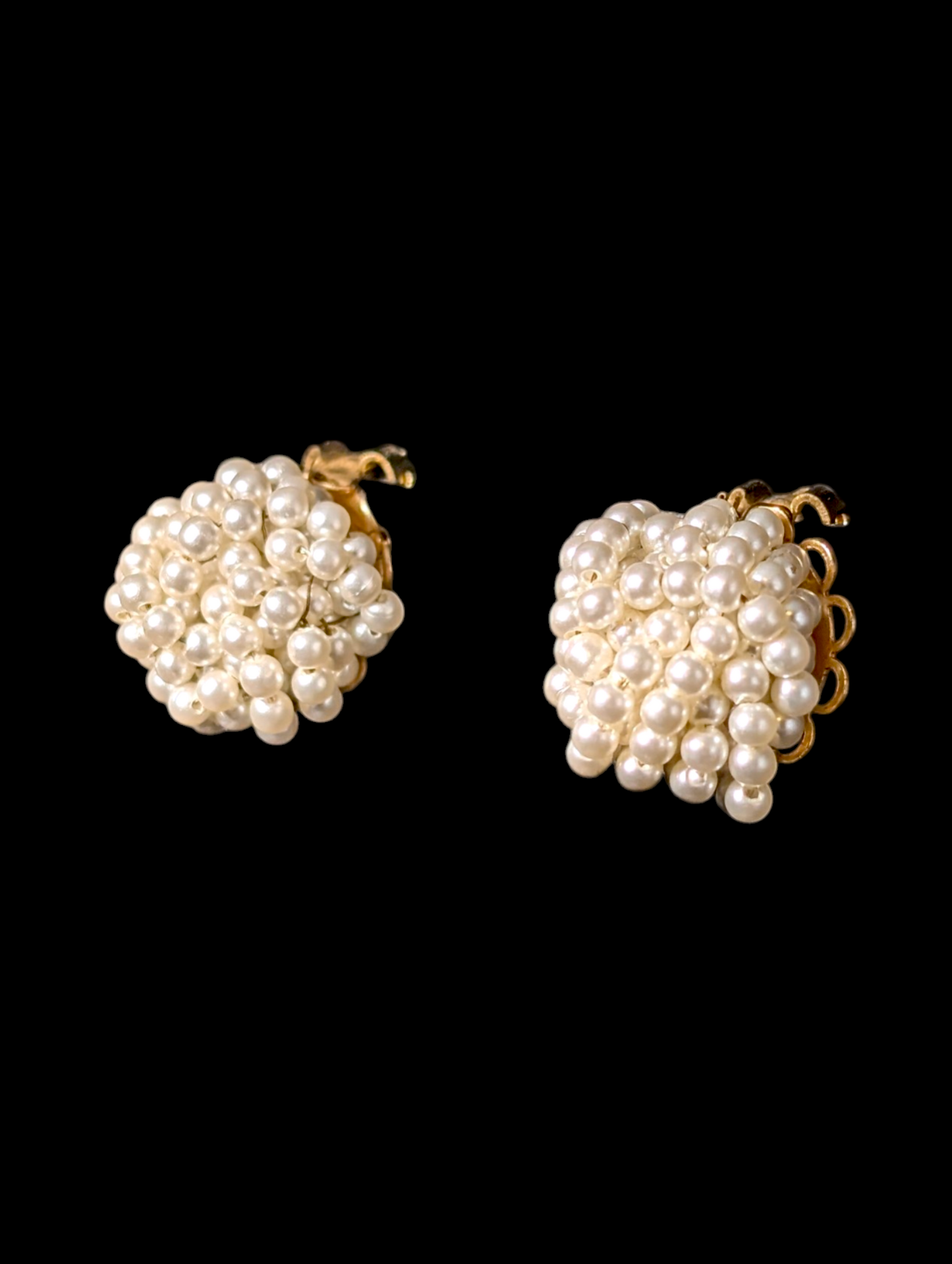 1950s-1960s Vintage Cluster Woven Seed Pearl Gold Toned Costume Clip On Earrings