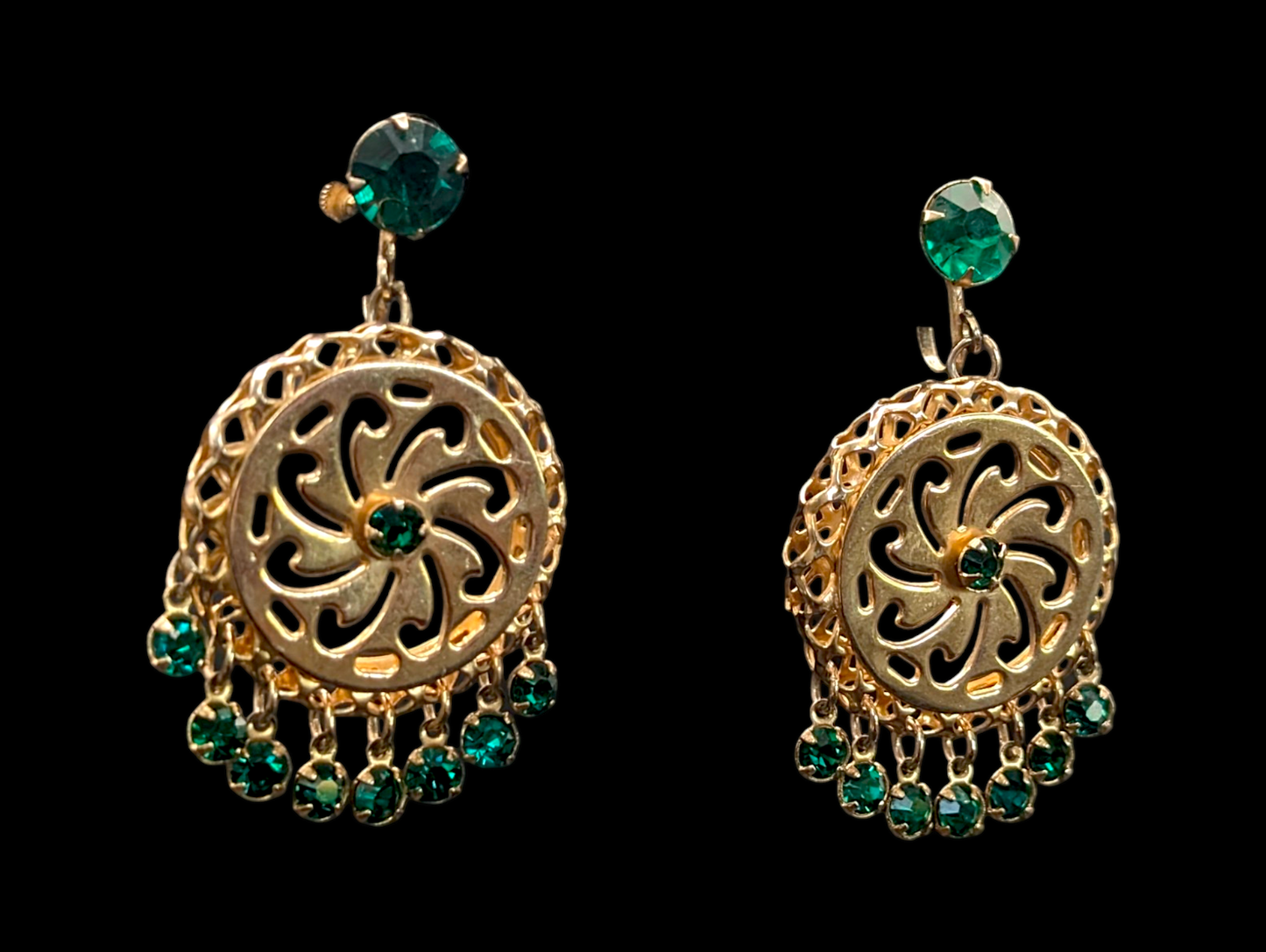 1950s - 1960s Emerald Rhinestone Medallion Dreamcatcher Earrings in Gold