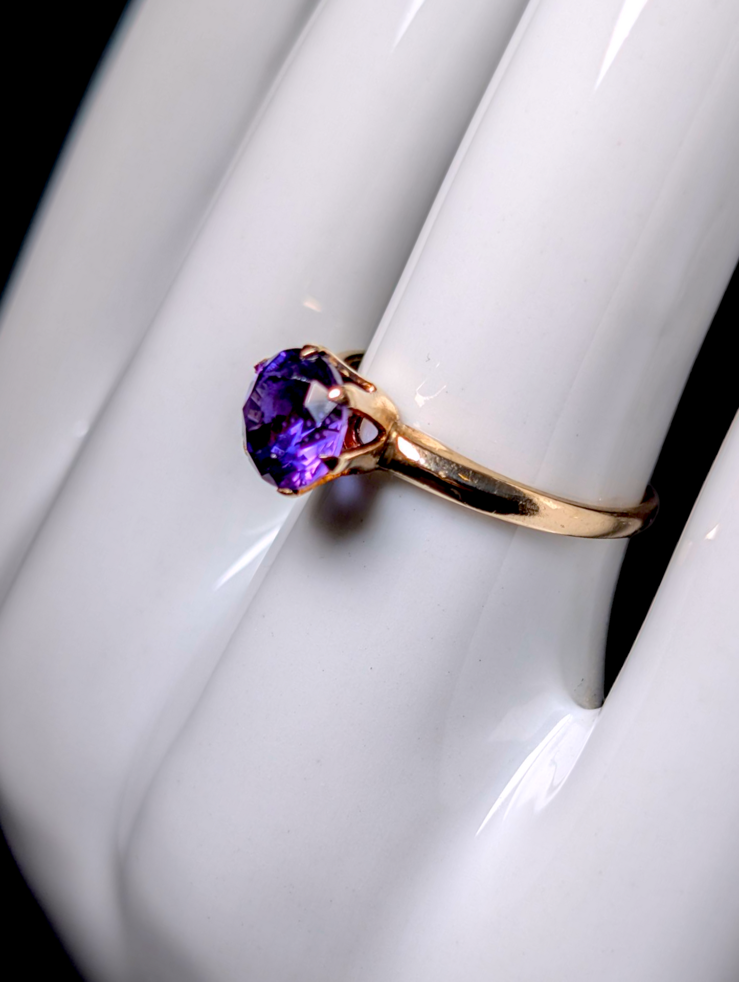 Vintage Round Cut Genuine Purple Sapphire Solitaire 10k Solid Yellow Gold Ring