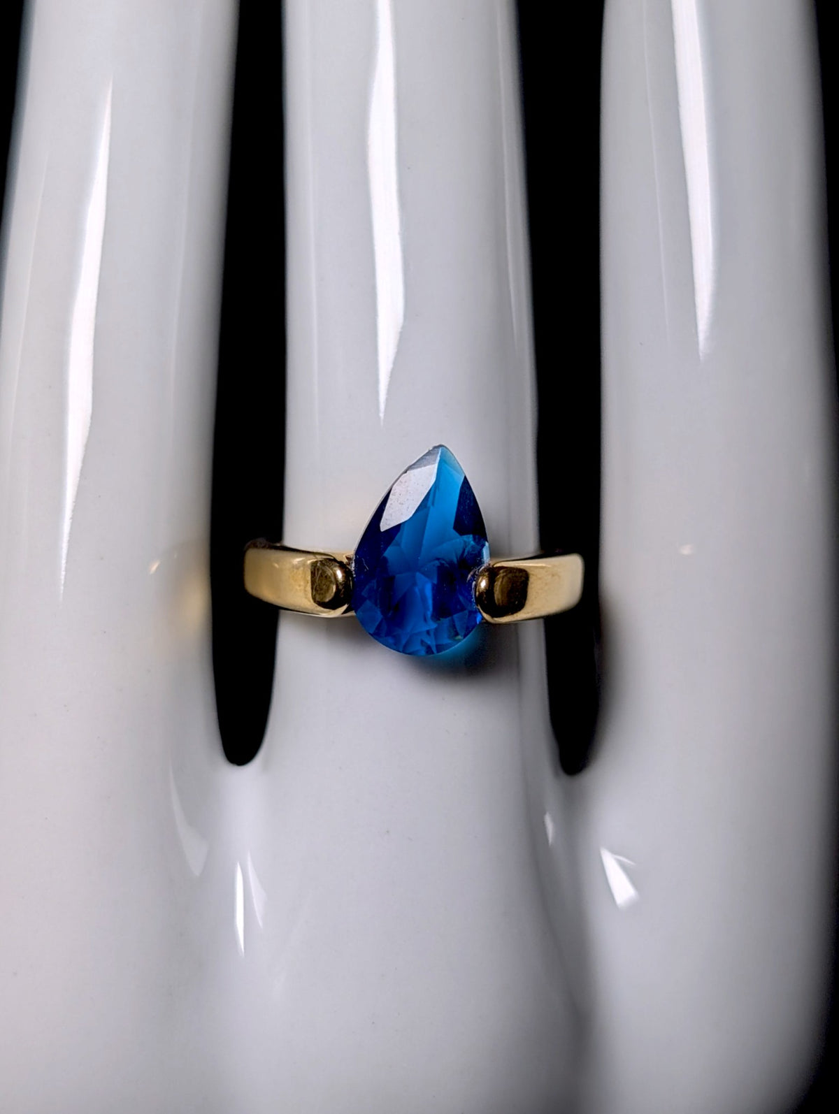 Vintage Pear Cut Simulated Blue Sapphire Solitaire Gold Toned Floating Ring