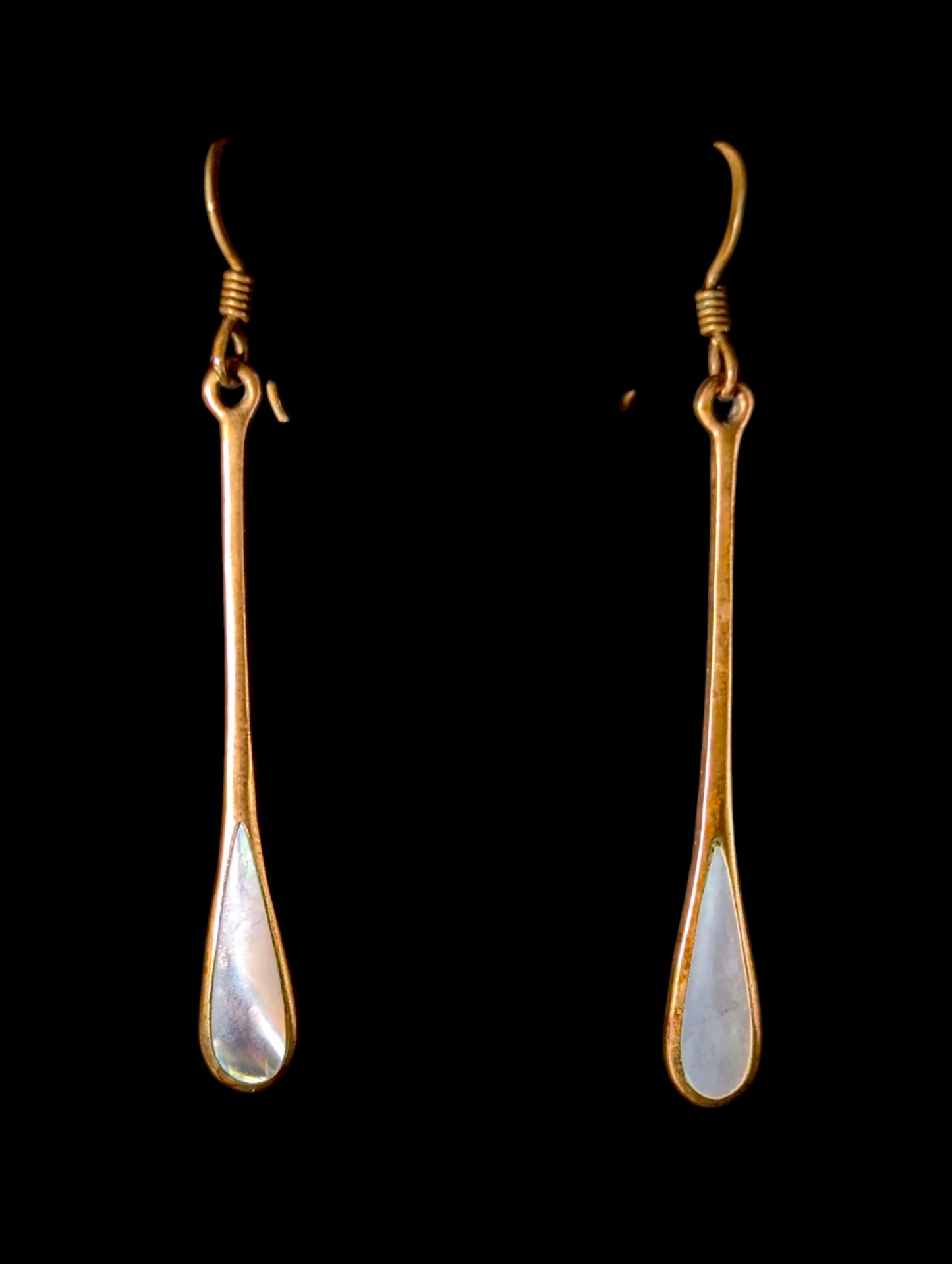 Vintage Tear Droplet Genuine Mother of Pearl Dangle 10k Gold Earrings