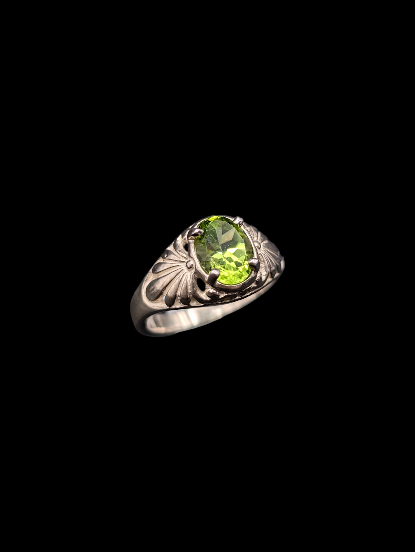 Vintage Genuine Peridot Solitaire Kabana Sterling Silver Ring