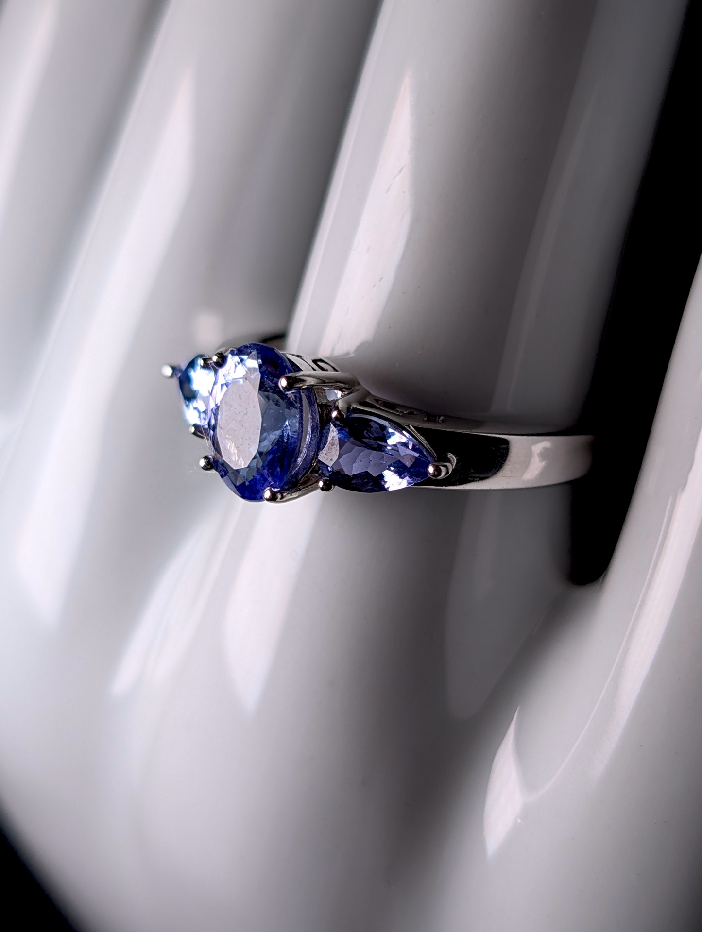 Vintage 3 Stone Earth Mined Genuine Tanzanite Oval Solitaire Sterling Silver Ring